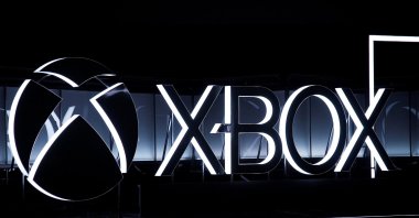The Xbox logo is seen while gamers wait for the Microsoft Xbox E3 2017 media briefing in Los Angeles, California, U.S., June 11, 2017. (Reuters Photo)