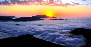 Trabzon's Beypınarı Plateau (pictured) looks like an island floating above the clouds, northern Turkey, Sept. 21, 2020. (DHA Photo)