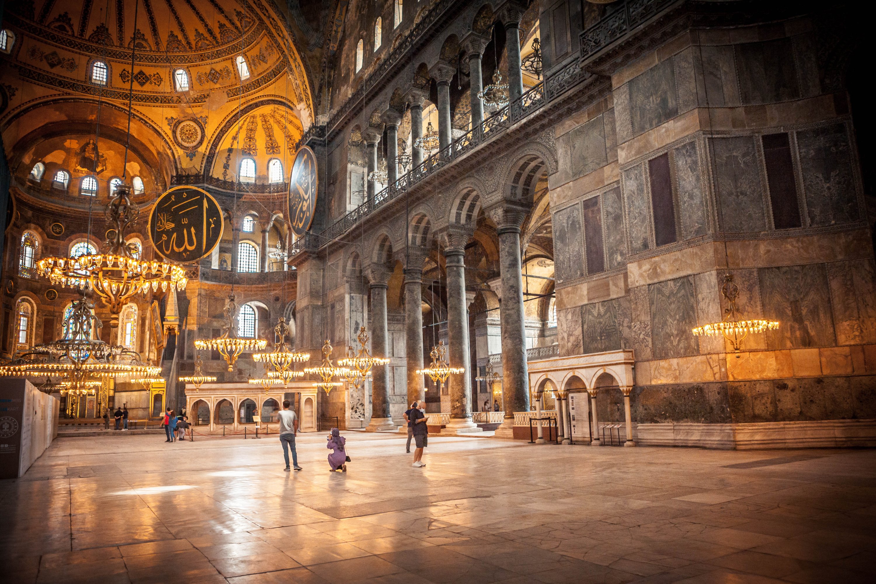 The interior of Hagia Sophia, which was put under protection with a foundation established by Sultan Mehmed II. (Photo by Hatice Çınar)