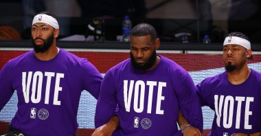 Los Angeles Lakers' Anthony Davis (L) LeBron James (C) and Quinn Cook kneel the national anthem during the first half of an NBA conference final playoff basketball game against the Denver Nuggets, in Lake Buena Vista, Florida, U.S., Sept. 22, 2020. (AFP Photo)
