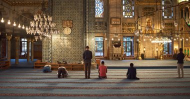 Muslim people pray at the iconic Yeni Cami mosque, which was built by the orders of Safiye Sultan and Hatice Turhan Sultan, in Istanbul. (iStock Photo)