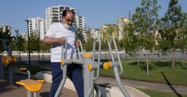 Şükrü Abay exercises in a park in Diyarbakır, southeastern Turkey, Sept. 23, 2020. (DHA Photo)