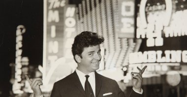 A photo from Zeki Müren's trip to the United States in 1963. (AA PHOTO)