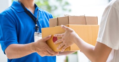 Esra Ş. filed a complaint after she received a package of cheese and cucumber. 