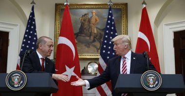  President Recep Tayyip Erdoğan shakes hands with U.S President Donald Trump in the Roosevelt Room of the White House, May 16, 2017, in Washington. (AP Photo)