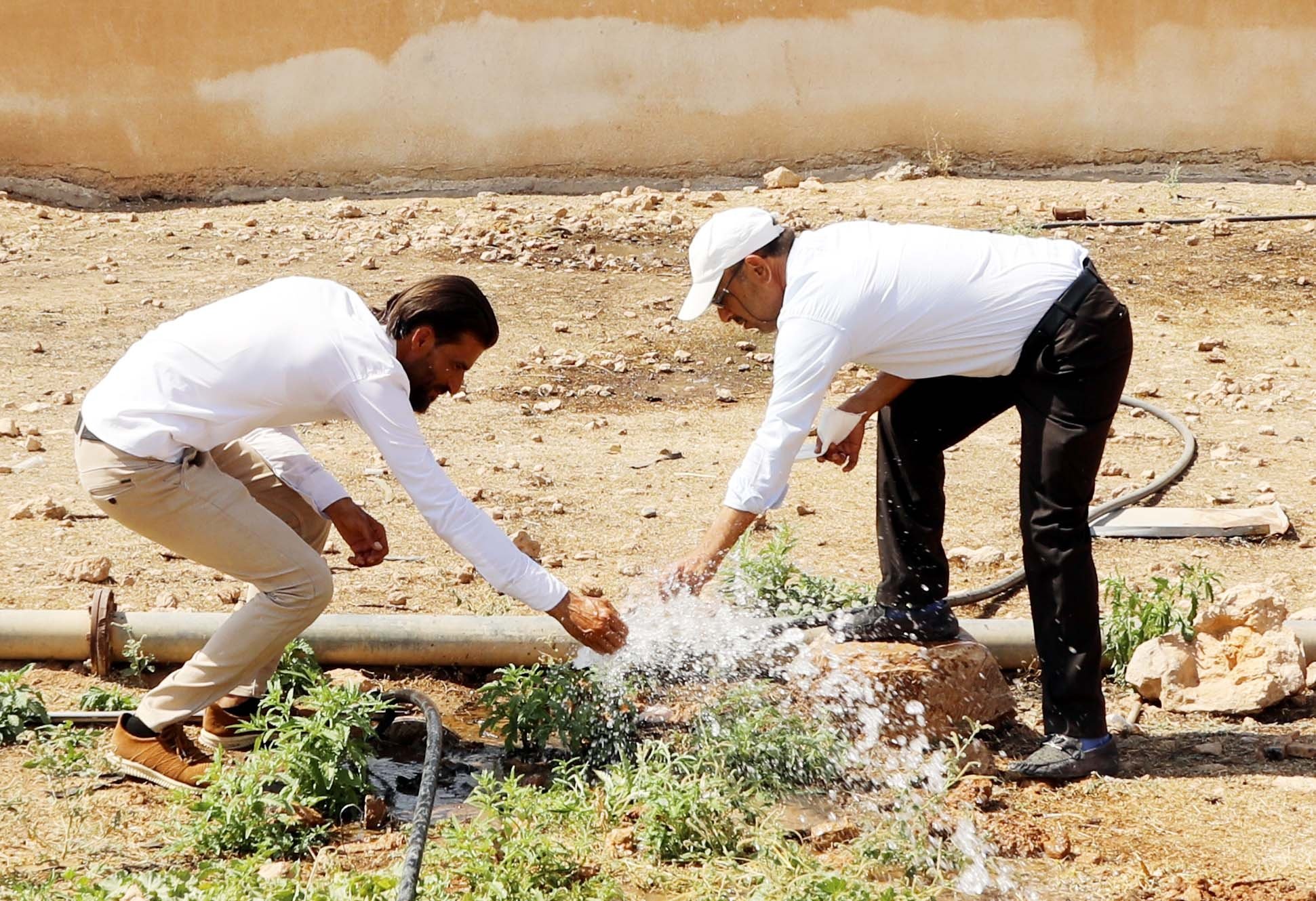 Locals in Tal Abyad enjoy their newly provided clean water, Sept. 24, 2020. (DHA)