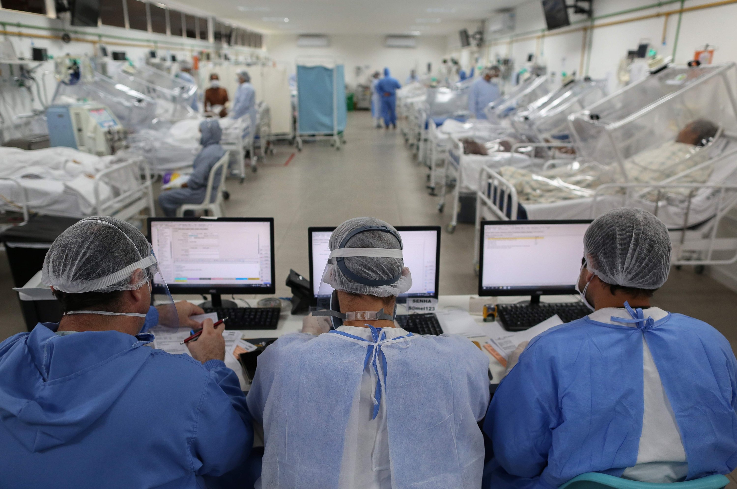 A view of the intensive care unit treating COVID-19 patients at the Gilberto Novaes Hospital in Manaus, Brazil, May 20, 2020. (AFP Photo)