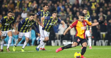Galatasaray's Radamel Falcao scores a penalty shot against Fenerbahçe, during a Süper Lig match in Ülker Şükrü Saraçoğlu stadium in Istanbul, Turkey, Feb. 23, 2020. (AA Photo)