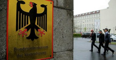 Bundeswehr officers enter the Federal Ministry of Defence building in Berlin, Germany, May 4, 2017. (AP Photo)