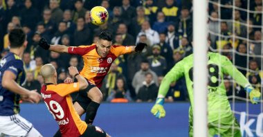 Galatasaray's Radamel Falcao (C) goes for a header during a Süper Lig derby match against Fenerbahçe, in Istanbul, Turkey, Feb. 23, 2020. (AA Photo)
