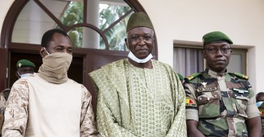 Mali junta leader and new transition vice president Col. Assimi Goita (L) with the new transition president, former defense minister Bah N'Daw (C), and Col. Malick Diaw (R) of the National Committee for the Salvation of the People (CNSP) pose for a photograph during a meeting with Economic Community Of West Africa (ECOWAS) in Bamako, Mali, Sept. 24, 2020. (EPA Photo)