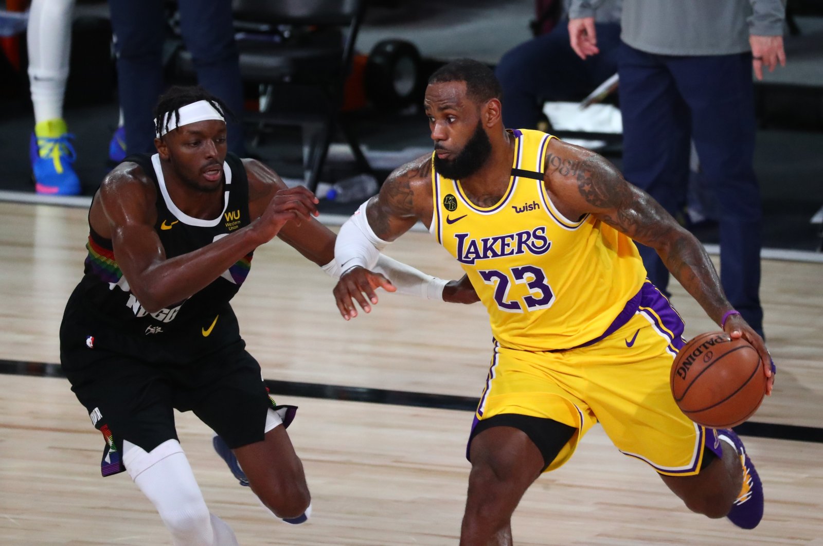 Denver Nuggets forward Jerami Grant (L) tries to stop Los Angeles Lakers forward LeBron James (R) from driving the ball around him during Game 4 of the NBA Western Conference Finals, Lake Buena Vista, Florida, Sept. 24, 2020. (Reuters Photo)
