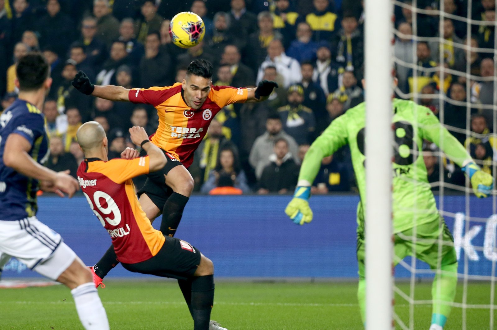 Galatasaray's Radamel Falcao (C) goes for a header during a Süper Lig derby match against Fenerbahçe, in Istanbul, Turkey, Feb. 23, 2020. (AA Photo)
