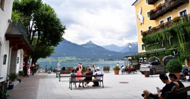 Holidaymakers are seen close to a pleasure boat embarkation point amid the coronavirus spread, at the banks of Wolfgangsee Lake in St. Wolfgang, Austria, July 24, 2020. (AFP Photo)