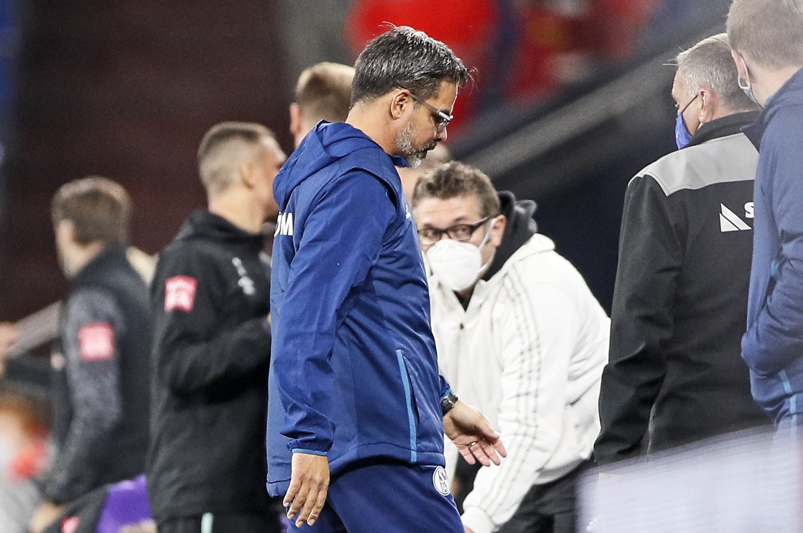 Coach David Wagner leaves the pitch after a match between Schalke and Werder Bremen, in Gelsenkirchen, Germany, Sept. 26, 2020. (AP Photo)