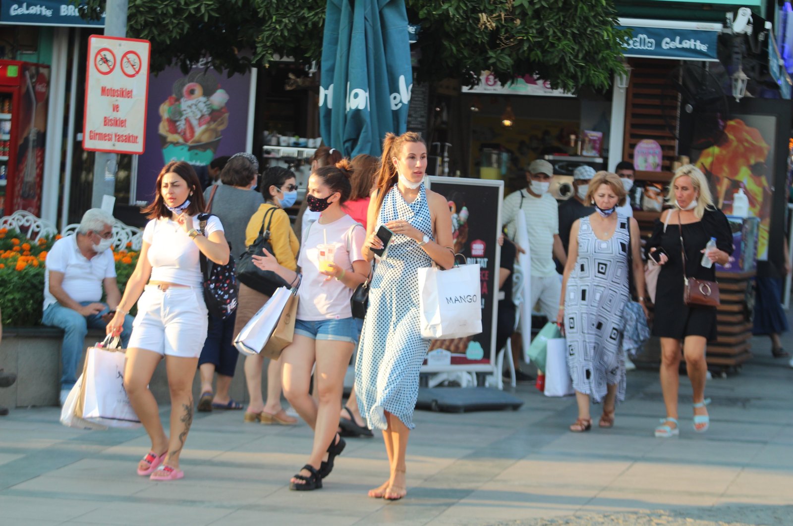 Tourists are seen in Turkey's southern province of Antalya, Sept. 24, 2020. (IHA Photo) 