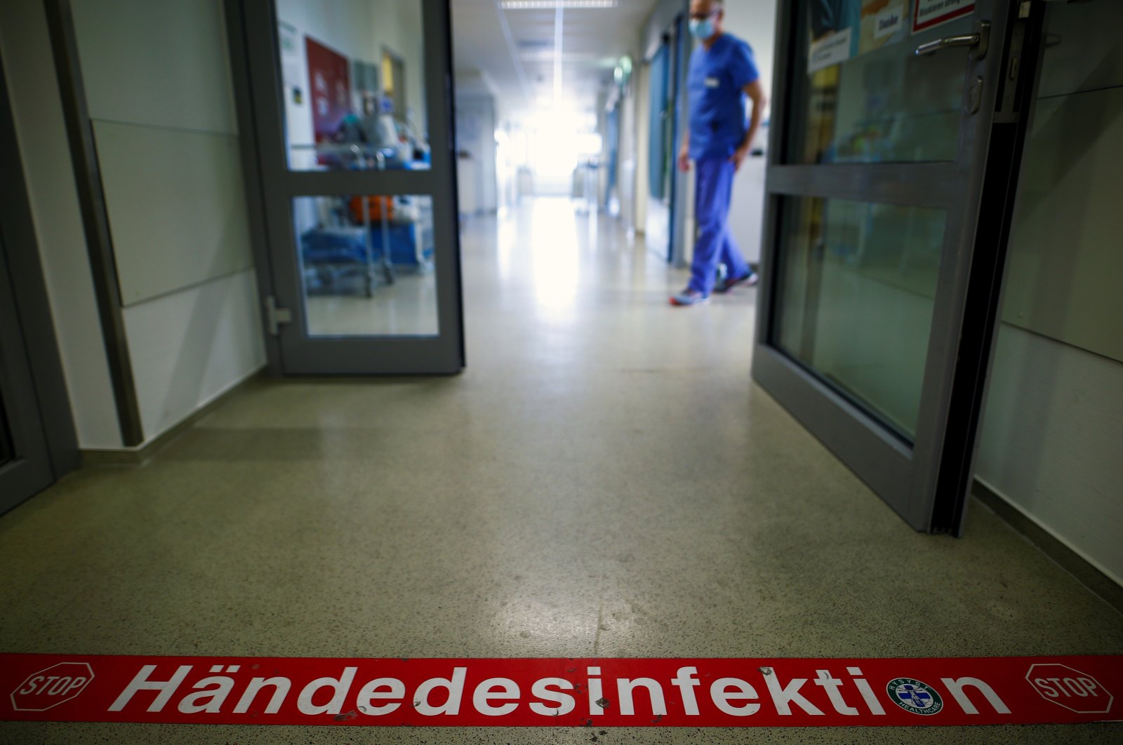 A member of the medical staff walks past a sign on the floor of an intensive care unit at the St.-Antonius-Hospital Eschweiler, Eschweiler, Sept. 25, 2020. (REUTERS Photo)