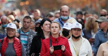 People, including a woman holding a protective face mask amid the outbreak of COVID-19, walk in central Kyiv, Ukraine, Sept. 28, 2020. (REUTERS Photo)