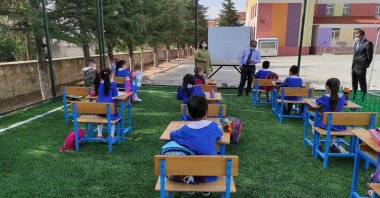 Children attend an "outdoors" class as part of measures against COVID-19 in Konya, central Turkey, Sept. 30, 2020. (IHA Photo)