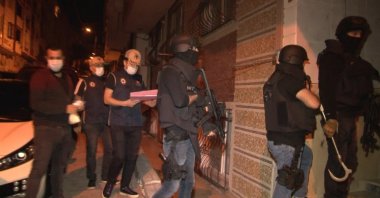 Police officers raid a building during counterterrorism operations in Istanbul, Sept. 30, 2020. (İHA Photo)