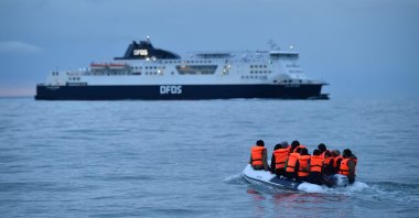 Migrants sail across the English Channel in a dinghy toward the south coast of England, Sept. 1, 2020. (AFP Photo)