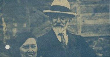 A photo of Abdülhak Hamid Tarhan with his third wife, Lucienne Sacar.