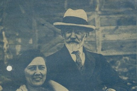A photo of Abdülhak Hamid Tarhan with his third wife, Lucienne Sacar.