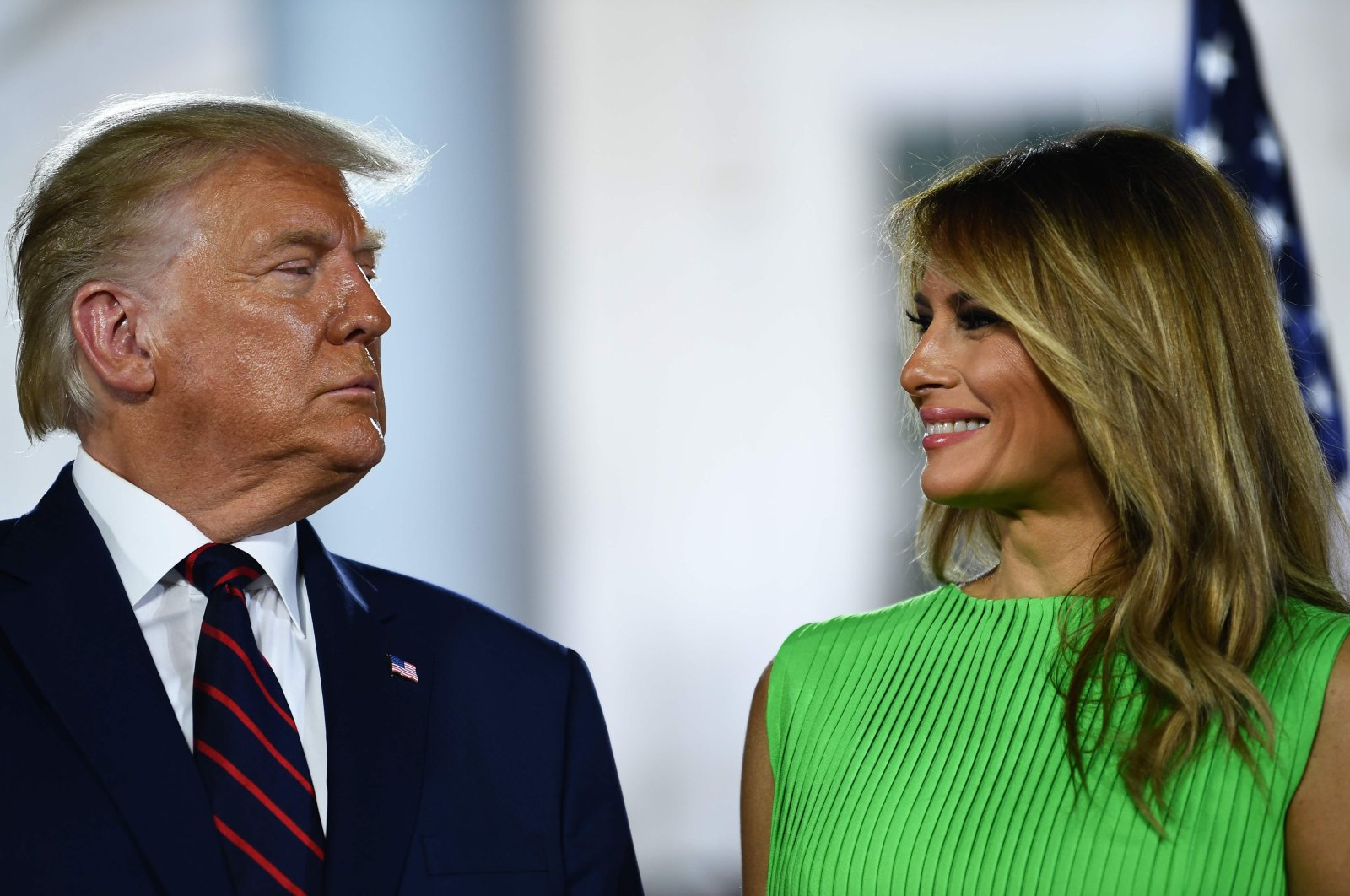 The U.S. First Lady Melania Trump smiles at U.S. President Donald Trump at the conclusion of the final day of the Republican National Convention from the South Lawn of the White House in Washington, D.C, Aug. 27, 2020. (AFP Photo)