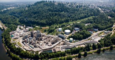 Parkland Corp's refinery, which includes production of renewable diesel, is seen in an undated aerial photograph in Burnaby, British Columbia, Canada. (Photo by Parkland Burnaby Refinery via Reuters )