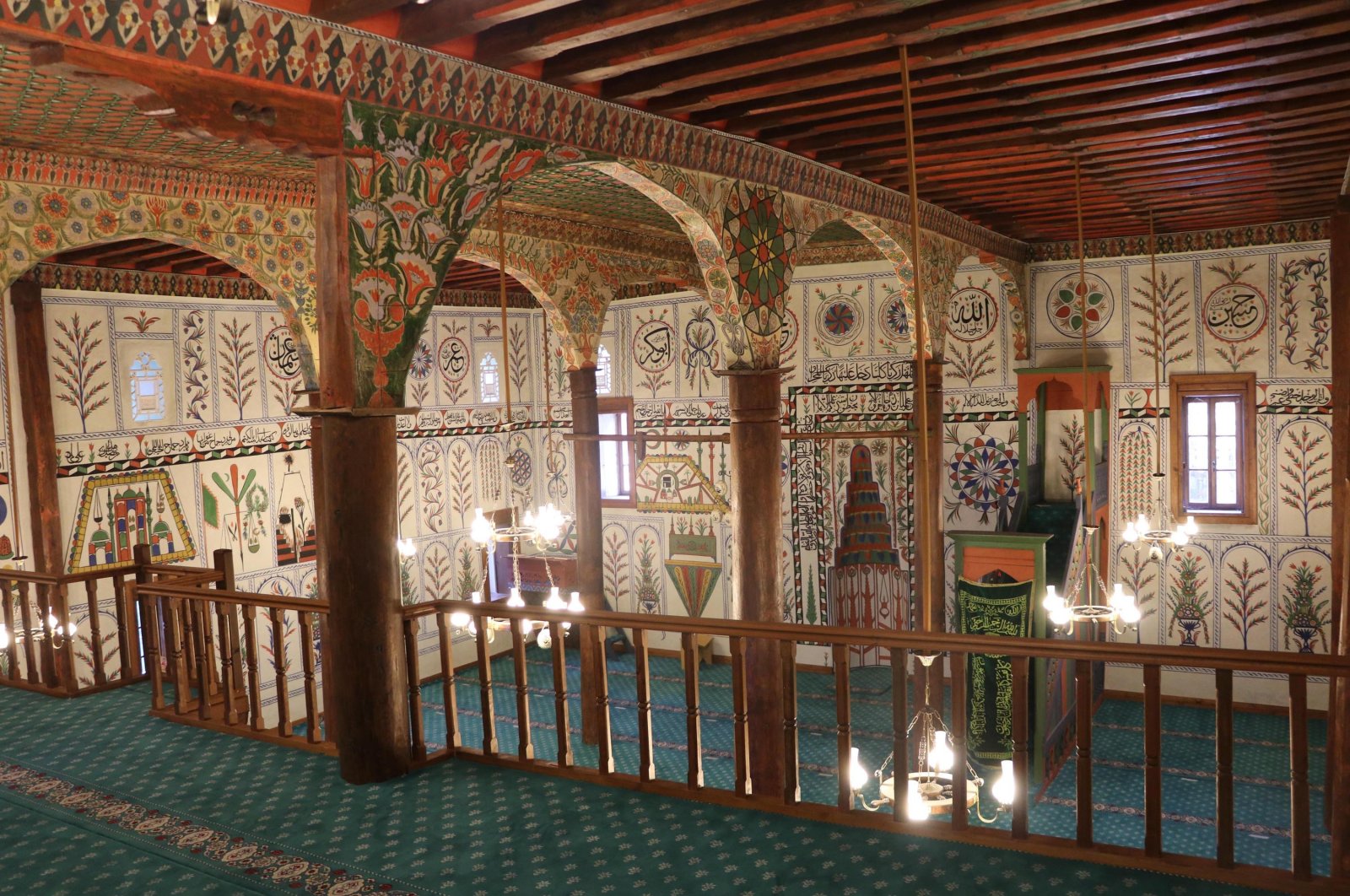 The interior of the Boğaziçi Mosque, Denizli, southwestern Turkey, Sept. 30, 2020. (DHA PHOTO)