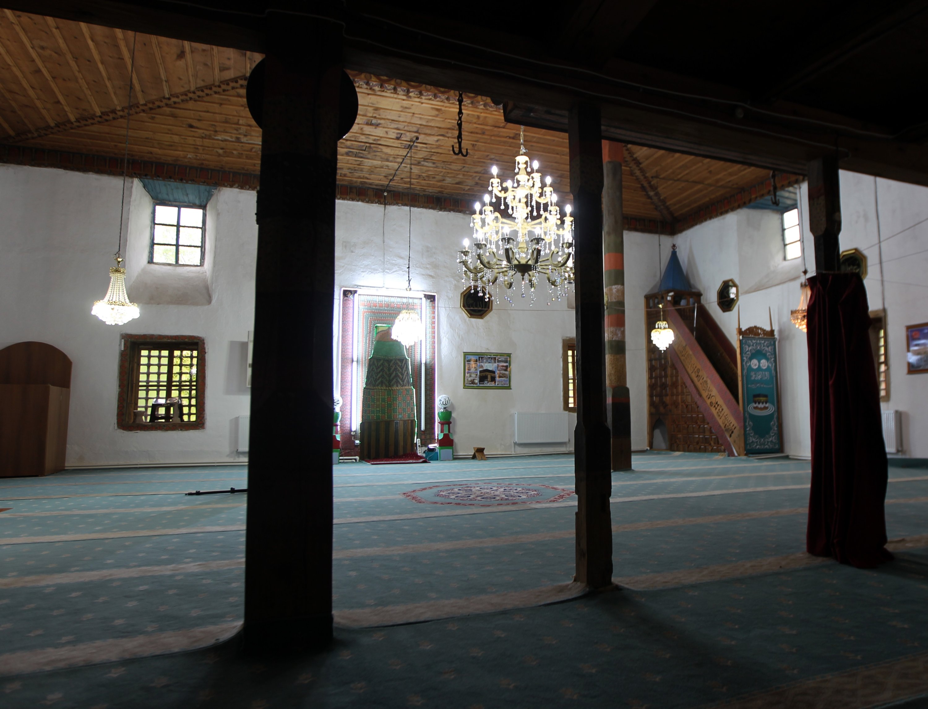 A view from the interior of the Çataksu Çukur Mosque, Erzurum, eastern Turkey, Oct. 2, 2020. (AA PHOTO)