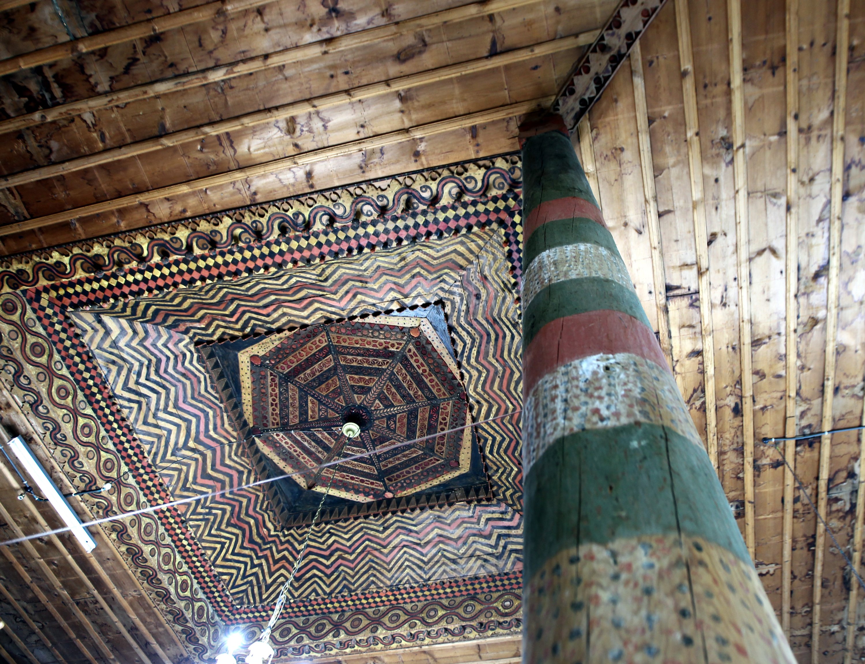 Decorative details on the ceiling and a column of the mosque, Erzurum, eastern Turkey, Oct. 2, 2020. (AA PHOTO)