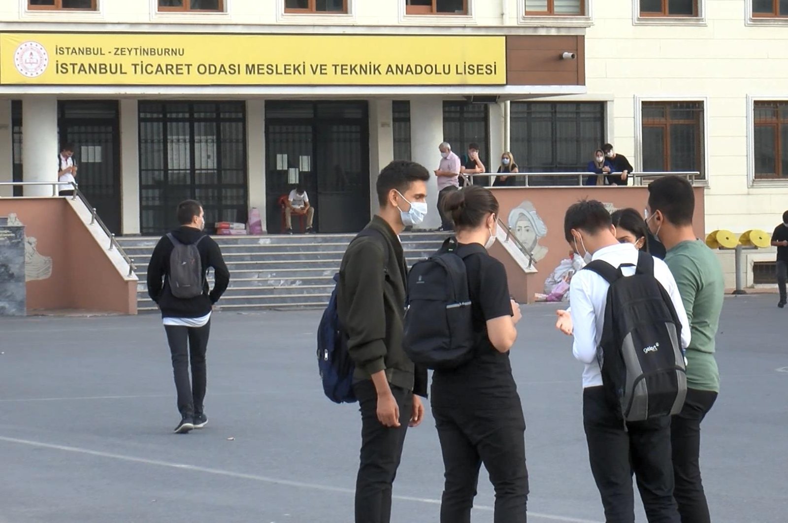 Students wear masks outside a vocational school in the Zeytinburnu district of Istanbul, Turkey, Oct. 5, 2020. (DHA Photo)