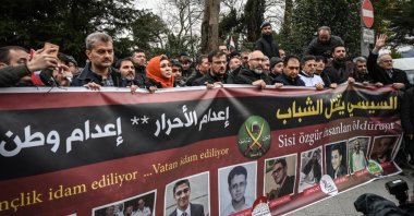 Protesters hold a banner reading "el-Sissi kills the youth" in front of the Egyptian consulate in Istanbul, Turkey, March 2019. (AFP Photo)