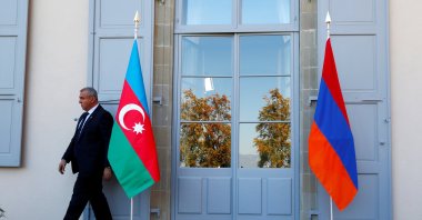 A security guard walks past an Azerbaijan (L) and Armenian flag at the opening of talks of the Organization for Security and Co-operation in Europe (OSCE) Minsk group in Geneva, Switzerland, Oct. 16, 2017. (Reuters Photo)