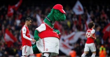 Arsenal's Dani Ceballos with with mascot Gunnersaurus before the match, in London, Britain, Feb. 23, 2020. (REUTERS Photo) 