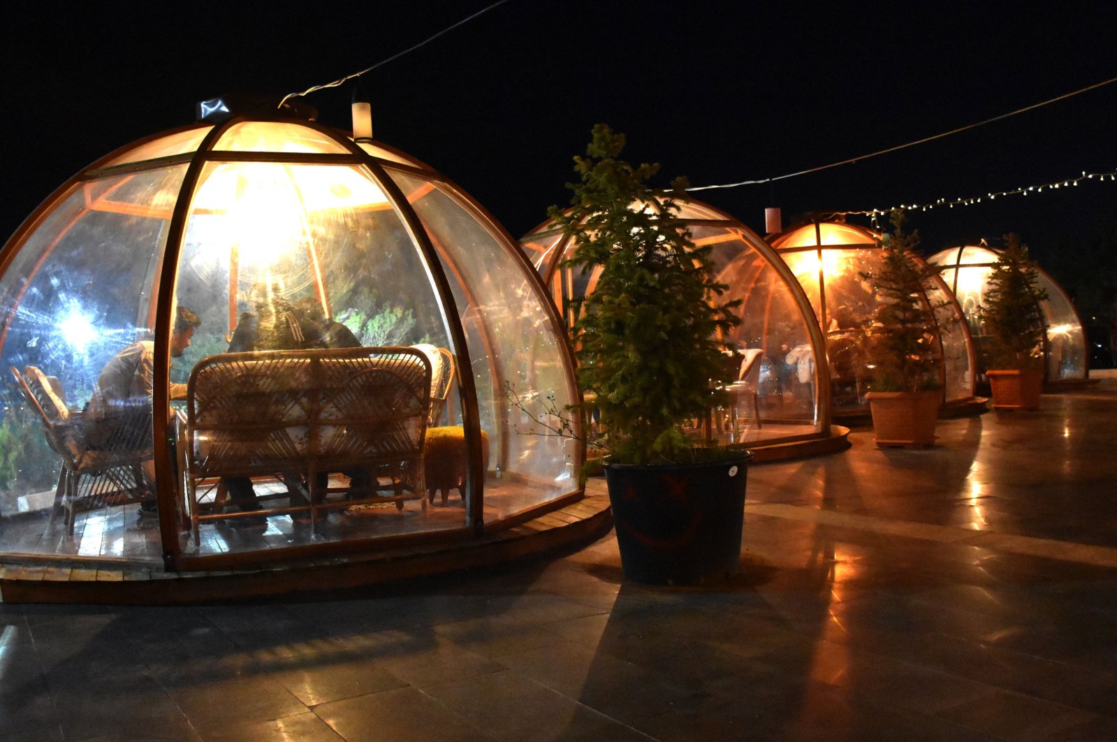 A view of glass "bubbles" at the cafe in Sivas, central Turkey, Oct. 5, 2020. (DHA Photo)