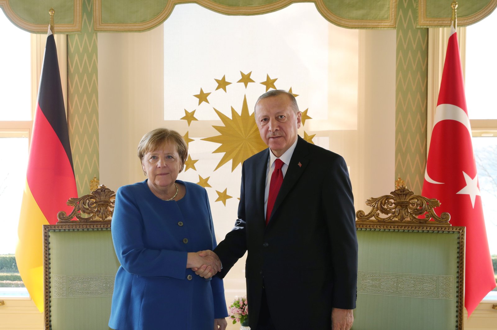 President Tayyip Erdoğan shakes hands with German Chancellor Angela Merkel during their meeting in Istanbul, Turkey, Jan. 24, 2020. (Presidential Press Office/Handout via Reuters)
