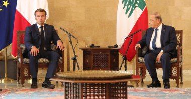 French President Emmanuel Macron (L) meets with Lebanese President Michel Aoun upon his arrival at Beirut airport, Aug. 6, 2020. (AFP Photo)