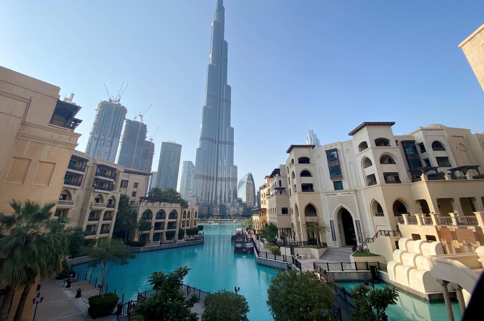 A general view shows the area outside the Burj Khalifa, the world's tallest building, mostly deserted, after a curfew was imposed to prevent the spread of the coronavirus in Dubai, United Arab Emirates (UAE), March 25, 2020. (Reuters Photo)
