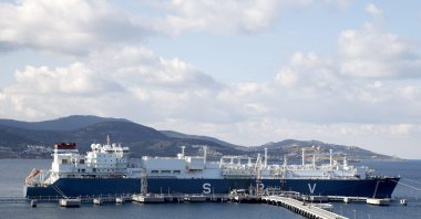 GDF Suez Neptune floating storage and regasification unit (FSRU) seen anchored at the Aliağa district of western Izmir province, Turkey, Dec. 15, 2016. (AA Photo)