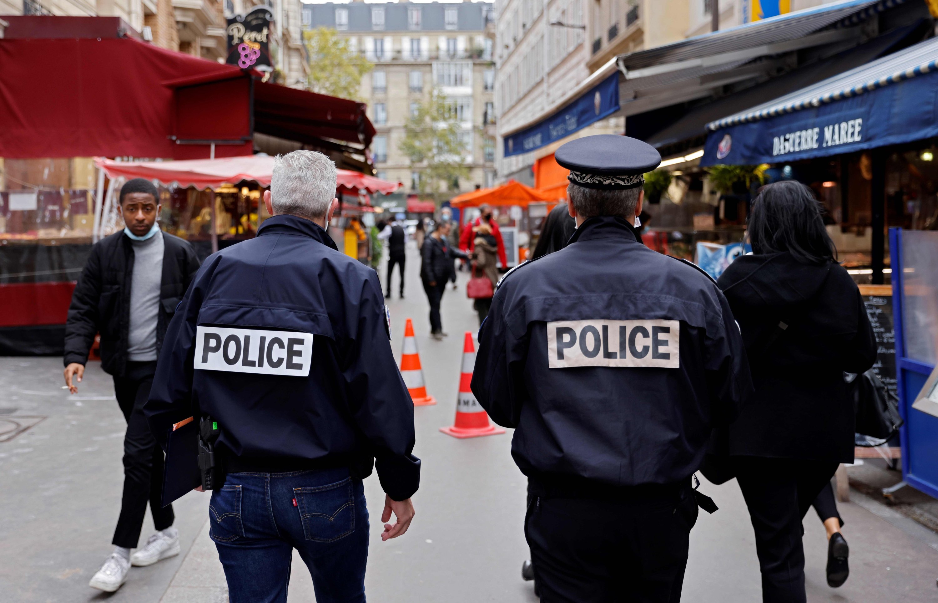 dozens-stage-attack-on-french-police-in-paris-suburb-daily-sabah