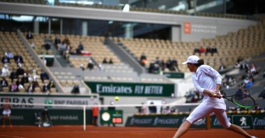 Iga Swiatek returns the ball to Sofia Kenin during the final match, in Paris, France, Oct. 10, 2020. (AFP Photo) 