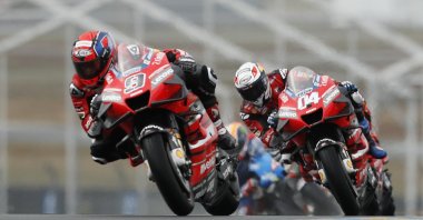 Danilo Petrucci in action ahead of Andrea Dovizioso, in Le Mans, France, Oct. 11, 2020. (REUTERS Photo) 