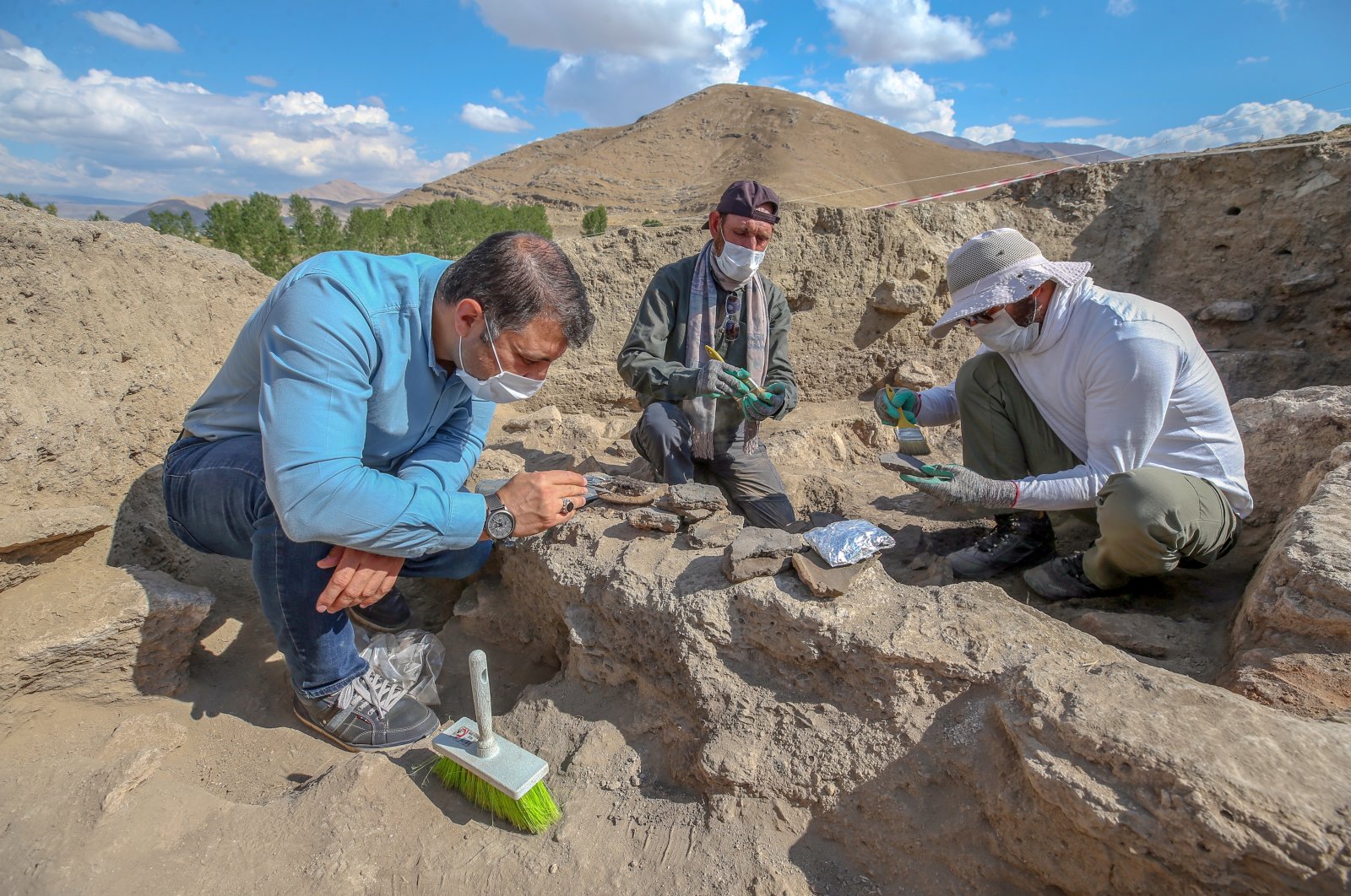 Archaeologists work at İremir Mound, Van, eastern Turkey, Oct. 9, 2020. (AA PHOTO)