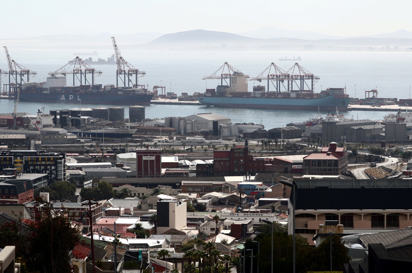 Container ships wait to load and offload goods in port during a 21-day nationwide lockdown aimed at limiting the spread of coronavirus disease (COVID-19) in Cape Town, South Africa, April 17, 2020. (Reuters Photo)