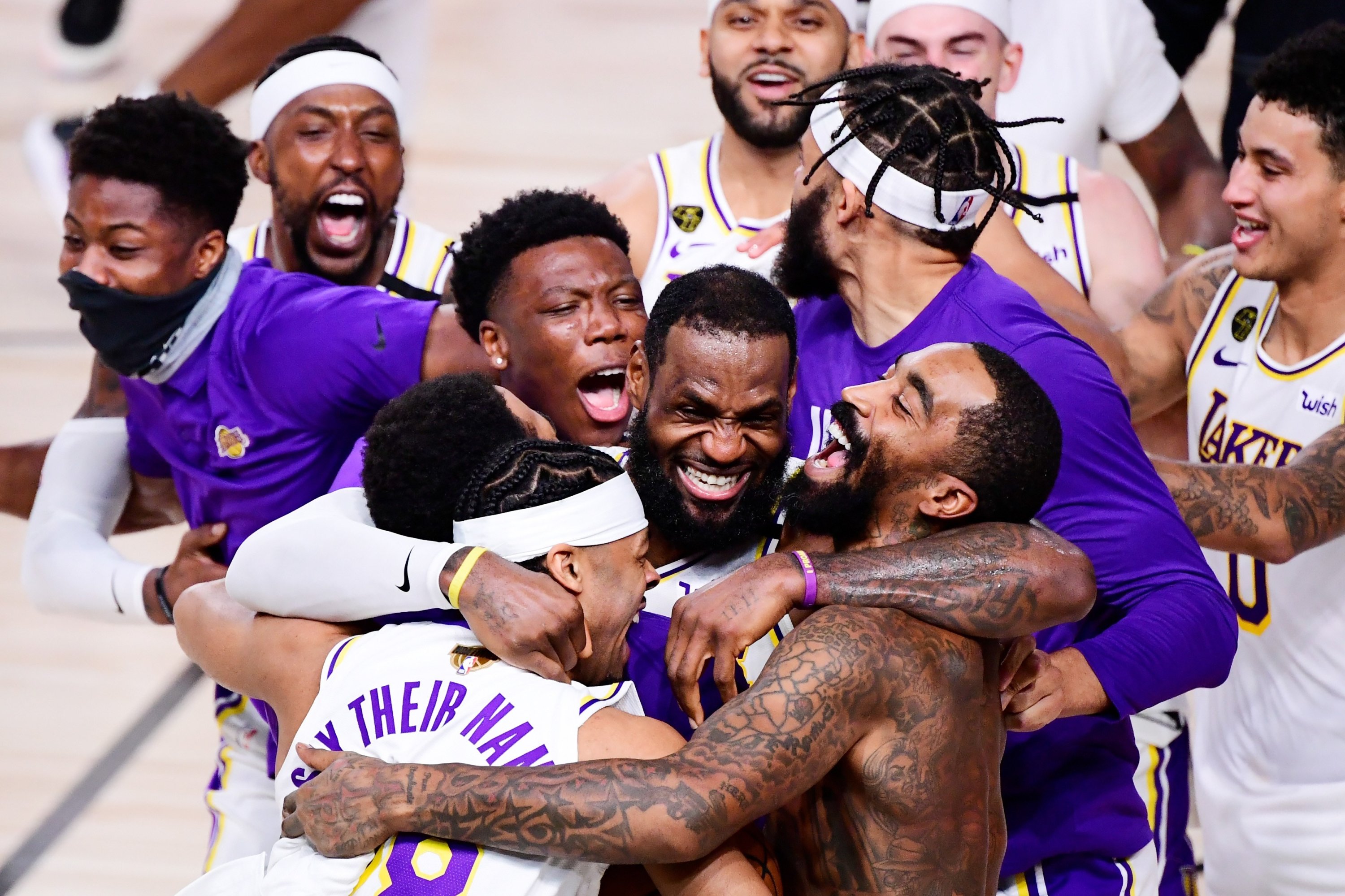 Los Angeles Lakers players celebrate winning the 2020 NBA championship in Game 6 of the Finals, in Lake Buena Vista, Florida, U.S., Oct. 11, 2020. (AFP Photo)
