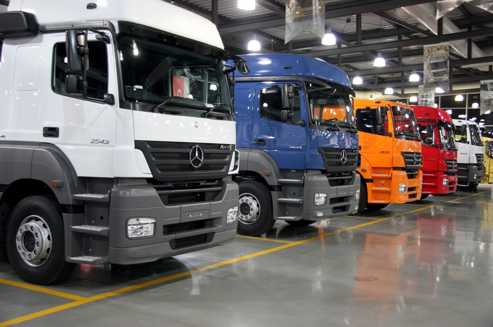 Trucks seen in a Mercedes Benz factory in central Turkey's Aksaray province, Aug. 15, 2008. (AA Photo)