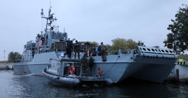 Navy divers from the 12th Minesweeper Squadron of the 8th Coastal Defense Flotilla take part in an operation to defuse the largest unexploded World War II Tallboy bomb ever found in Swinoujscie, Poland, Oct. 12, 2020. (8 Flotylla Obrony Wybrzeza/Handout via REUTERS) 