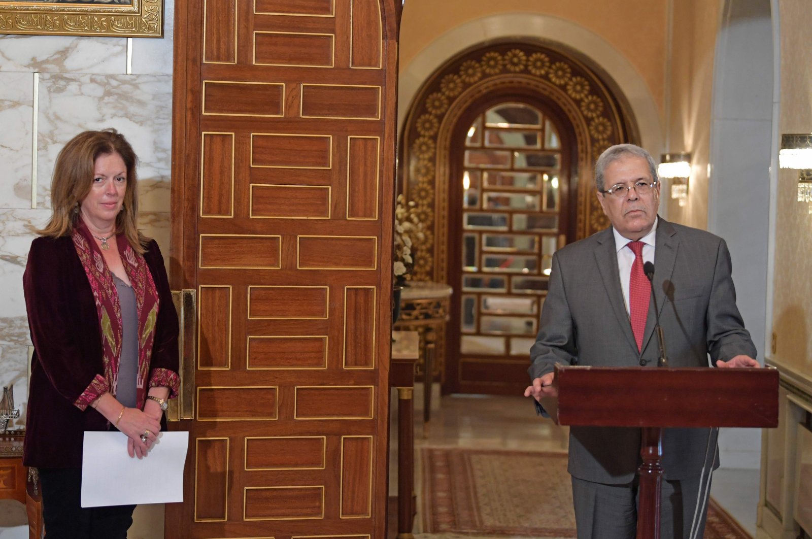 Tunisia's Foreign Minister Othman Jerandi (R) and Stephanie Williams, the deputy special representative of the UN Secretary-General for Political Affairs in Libya, hold a press conference at Carthage Palace on the eastern outskirts Tunis on October 12, 2020. (AFP Photo)